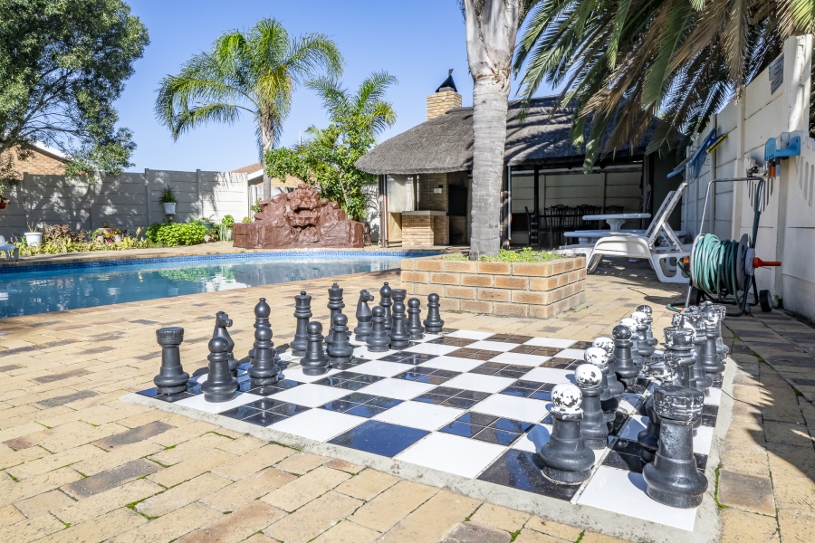 8 Bedroom Property for Sale in Brackenfell South Western Cape